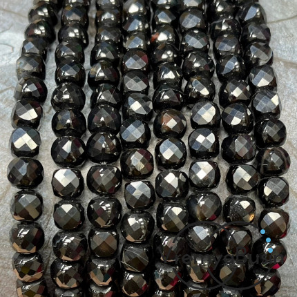 Агат черный, кубик ок. 7.5 мм с микроогранкой ювелирн.качества (1/2 нити, ок. 25 шт.)