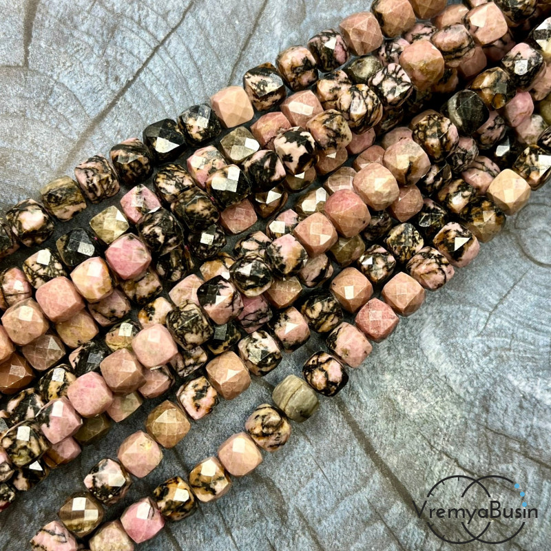 Родонит, кубик ок. 7.5 мм с микроогранкой ювелирн.качества (1/2 нити, ок. 25 шт.)