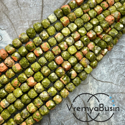 Унакит, кубик ок. 7.5 мм с микроогранкой ювелирн.качества (1/2 нити, ок. 25 шт.)