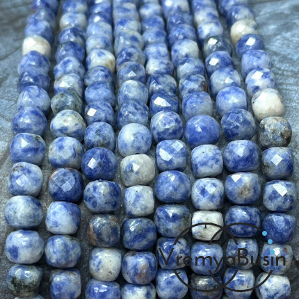 Азурит, кубик ок. 7.5 мм с микроогранкой ювелирн.качества (1/2 нити, ок. 25 шт.)