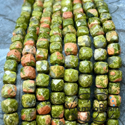 Унакит, кубик ок. 7.5 мм с микроогранкой ювелирн.качества (1/2 нити, ок. 25 шт.)