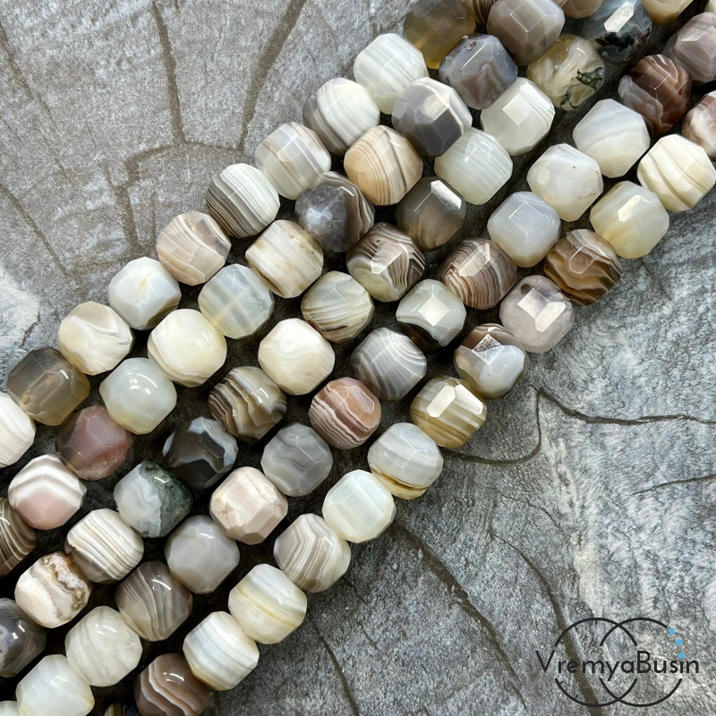 Агат бразильский, кубик ок. 8.5 мм с микроогранкой ювелирн.качества (1/2 нити, ок. 20 шт.)