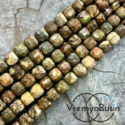 Яшма, кубик ок. 8.5 мм с микроогранкой ювелирн.качества (1/2 нити, ок. 20 шт.)