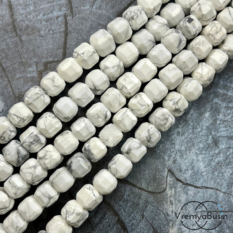 Кахолонг (магнезит), кубик ок. 8.5 мм с микроогранкой ювелирн.качества (1/2 нити, ок. 20 шт.)