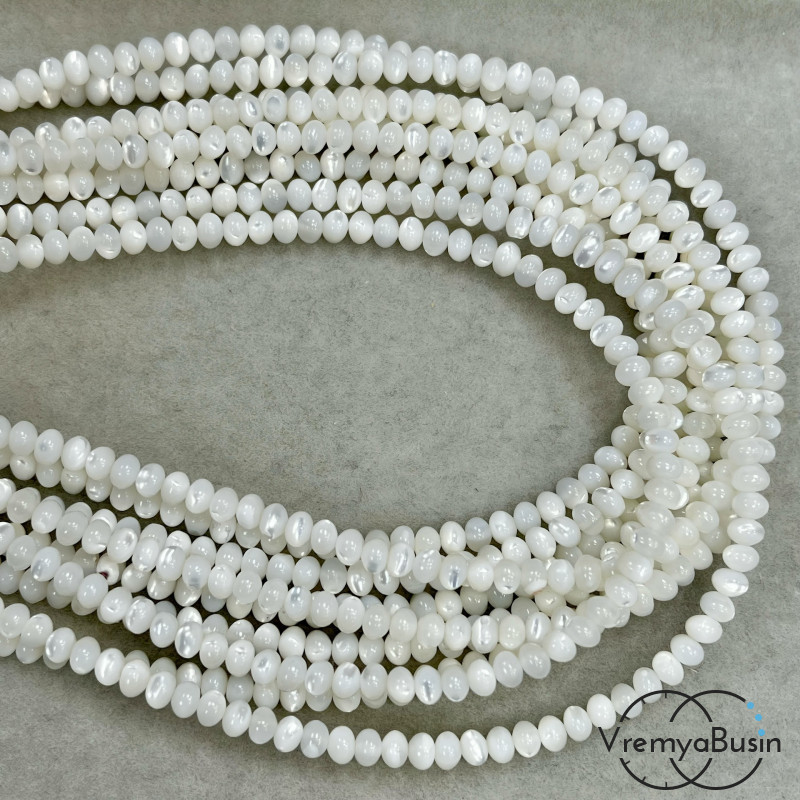 Бусина из перламутра, рондель гладкий 3х4 мм, цв. белый (нить, ок.  130  шт.)