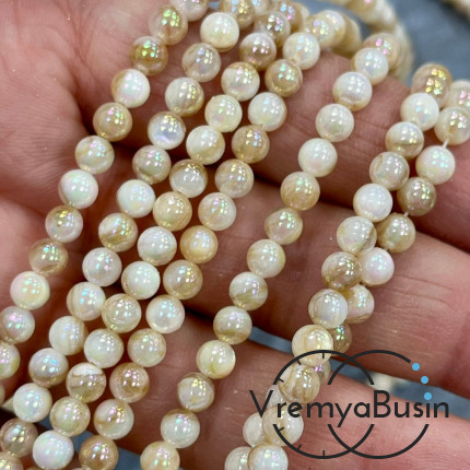 Перламутр с переливающимся покрытием, шарик гладкий ок. 6 мм (нить, ок. 65  шт.)