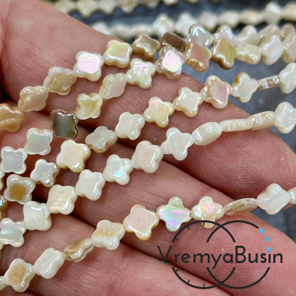 Перламутр с переливающимся покрытием, клевер плоский ок. 6х3 мм (нить, ок. 60  шт.)