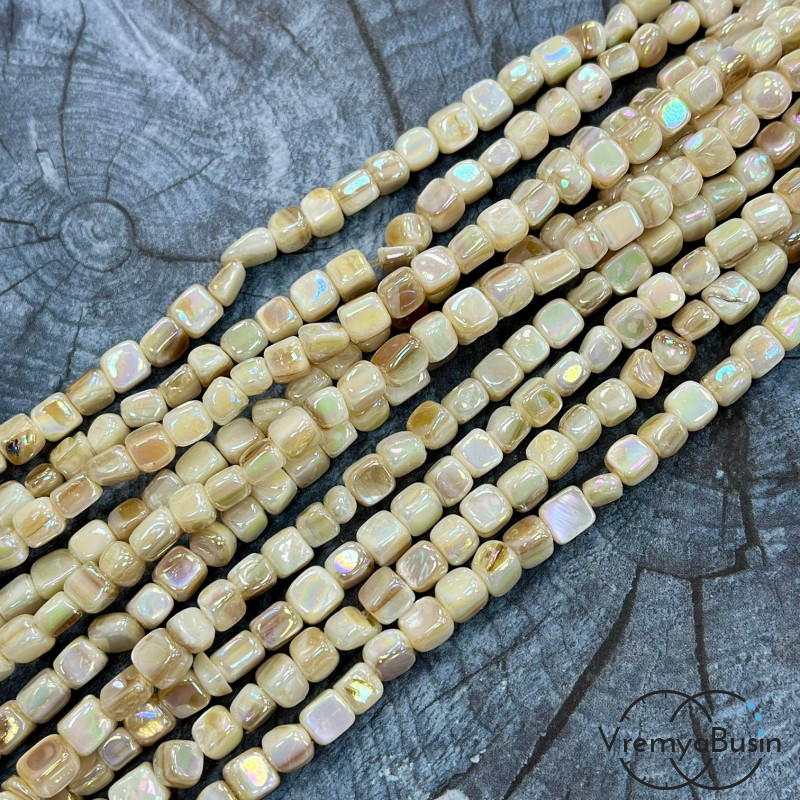 Перламутр с переливающимся покрытием, галтовка куб ок. 6 мм (нить, ок. 60  шт.)