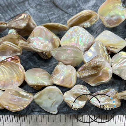 Перламутр с переливающимся покрытием, галтовка ромб ок. 20 мм (нить, ок. 20  шт.)