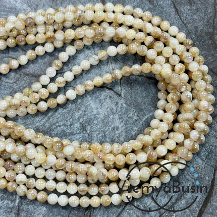 Перламутр с переливающимся покрытием, шарик гладкий ок. 6 мм (нить, ок. 65  шт.)