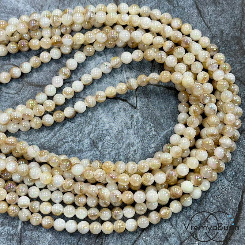Перламутр с переливающимся покрытием, шарик гладкий ок. 6 мм (нить, ок. 65  шт.)