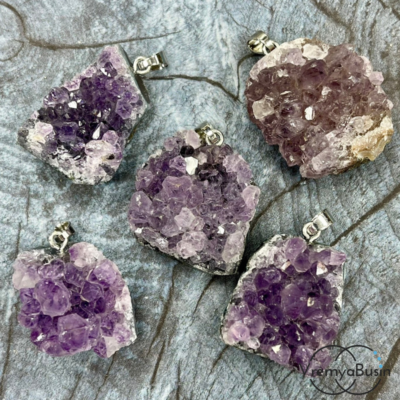 Аметист, друза с кристаллами, ок. 20 мм, кулон из камня в асс. (1 шт.)