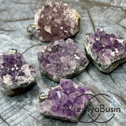 Аметист, друза с кристаллами, ок. 20 мм, кулон из камня в асс. (1 шт.)