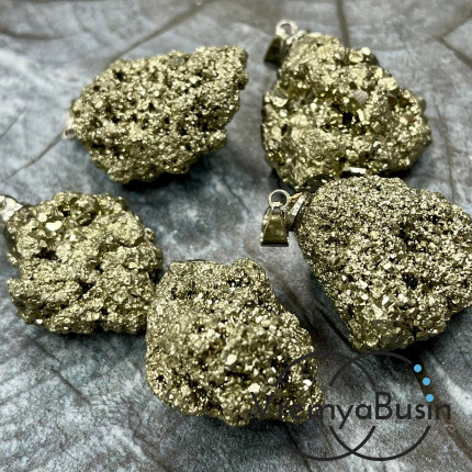 Пирит натур., друза ок. 20 мм, кулон из камня в асс. (1 шт.)