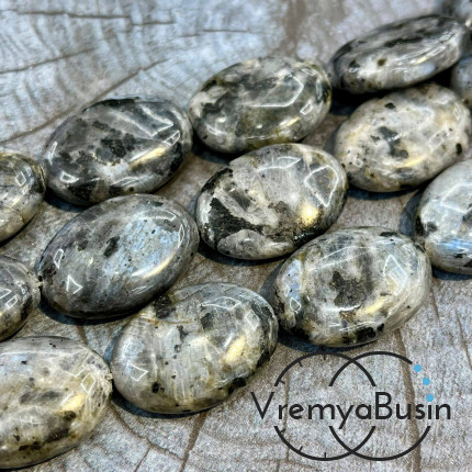 Ларвикит - черный лабрадор, овал плоский 18х25 мм (1/2 нити, ок. 8 шт.)