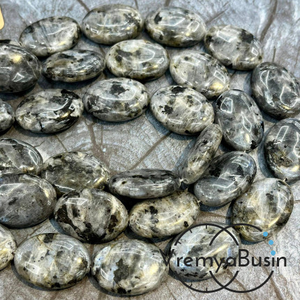 Ларвикит - черный лабрадор, овал плоский 18х25 мм (1/2 нити, ок. 8 шт.)