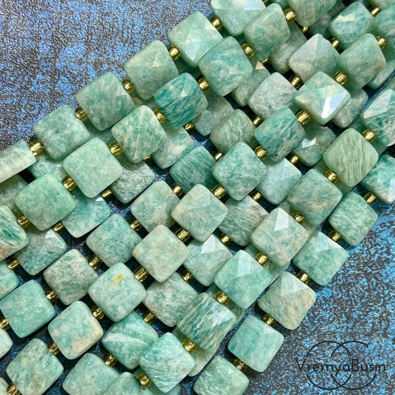 Амазонит, бусины граненые плоские кубики, ок. 10х10х5 мм (нить, ок. 30 шт.)