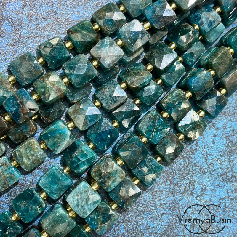 Апатит, бусины граненые плоские кубики, ок. 10х10х5 мм (нить, ок. 30 шт.)