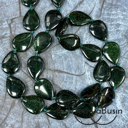 Авантюрин зеленый, капля плоская 13х18 мм (1/2 нити, ок. 11 шт.)