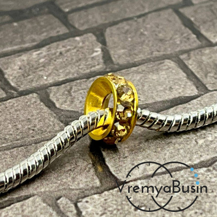 Бусина металлическая со стразами, кольцо 10х4 мм, цв. кремовый  (1 шт.)