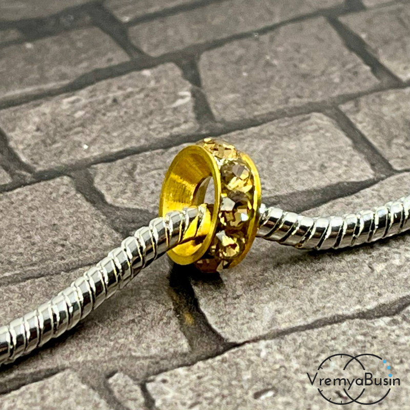 Бусина металлическая со стразами, кольцо 10х4 мм, цв. кремовый  (1 шт.)