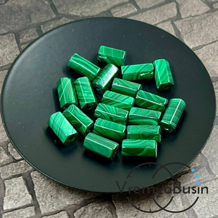 Малахит натур., трубочка гладкая с гранями, 10х6 мм, цв. зеленый светлый  (1 шт.)