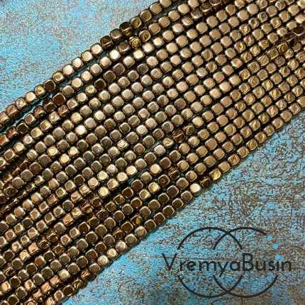 Гематит, округлый кубик 4х4 мм, цв. коричневый   (нить, ок. 110 шт.)