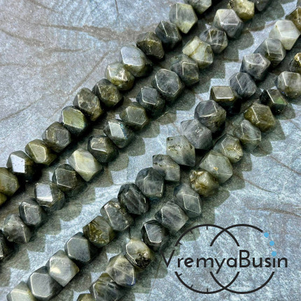 Лабрадор, бусины свободной огранки ок. 15х18 мм (нить, ок. 50 шт.)