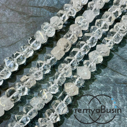 Горный хрусталь, бусины свободной огранки ок. 15х18 мм (нить, ок. 50 шт.)