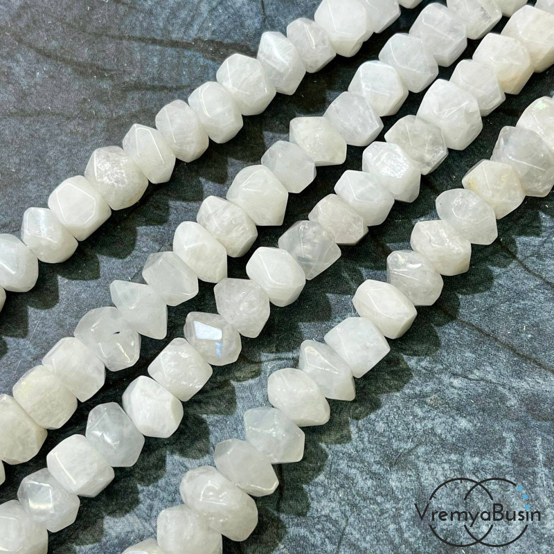 Лунный камень, бусины свободной огранки ок. 15х18 мм (нить, ок. 50 шт.)