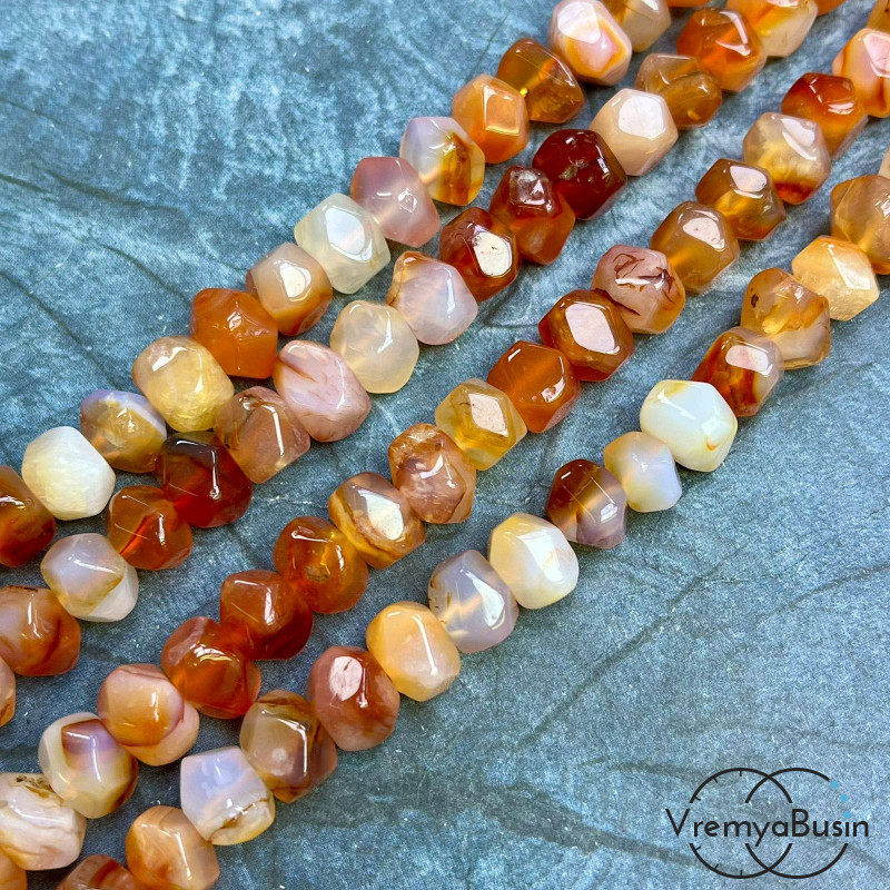 Сердолик, бусины свободной огранки ок. 15х18 мм (нить, ок. 50 шт.)