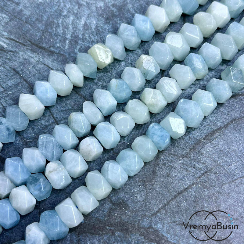 Аквамарин, бусины свободной огранки ок. 15х18 мм (нить, ок. 50 шт.)