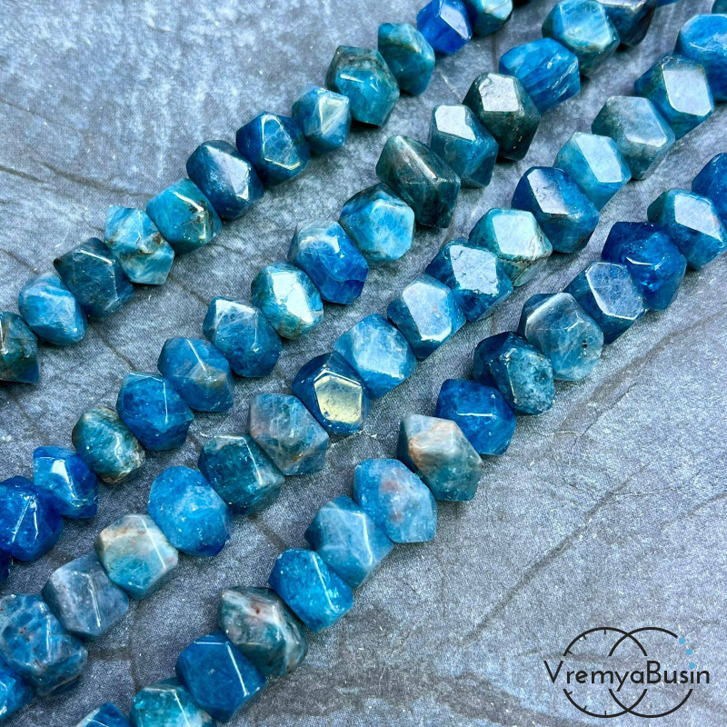 Апатит, бусины свободной огранки ок. 15х18 мм (нить, ок. 50 шт.)