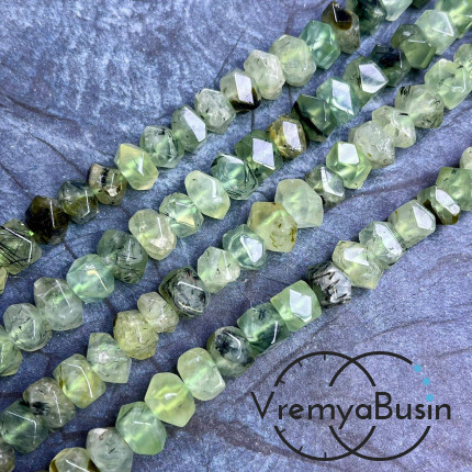 Пренит, бусины свободной огранки ок. 15х18 мм (нить, ок. 50 шт.)
