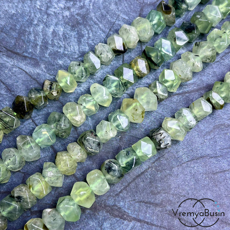 Пренит, бусины свободной огранки ок. 15х18 мм (нить, ок. 50 шт.)
