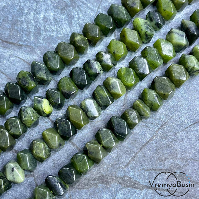 Нефрит байкальский, бусины свободной огранки ок. 15х18 мм (нить, ок. 50 шт.)