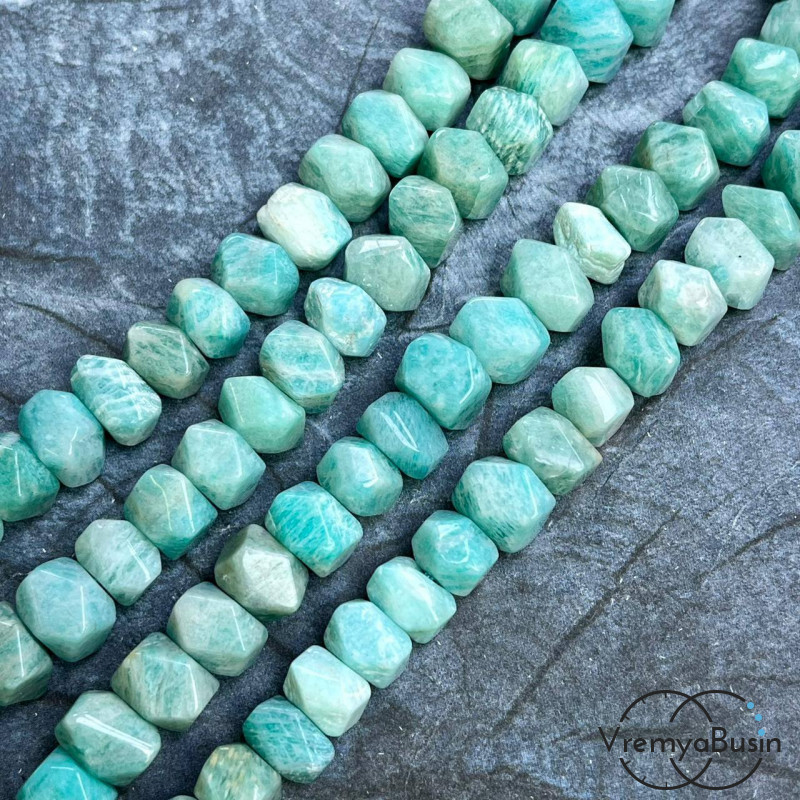 Амазонит, бусины свободной огранки ок. 15х18 мм (нить, ок. 50 шт.)