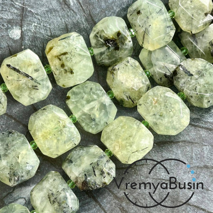 Пренит, плоские бусины свободной огранки, ок. 25х20х6 мм (1/2 нити, ок. 8 шт.)