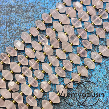 Розовый кварц, бусины с огранкой кристалл, ок. 12х6х6 мм (1/2 нити, ок. 22 шт.)