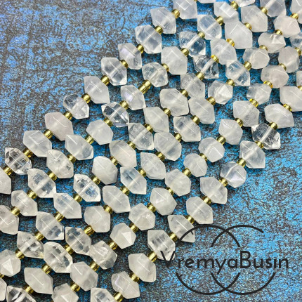 Горный хрусталь, бусины с огранкой кристалл, ок. 12х6х6 мм (1/2 нити, ок. 22 шт.)