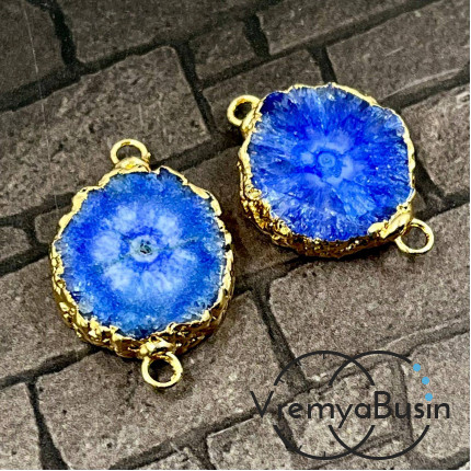 Коннектор из жеоды агата в металле под золото, ок. 20х25 мм, цв. синий (1 шт.)