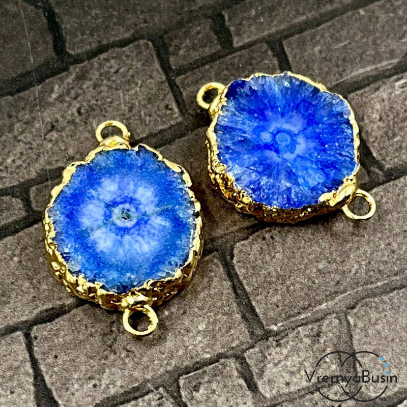 Коннектор из жеоды агата в металле под золото, ок. 20х25 мм, цв. синий (1 шт.)