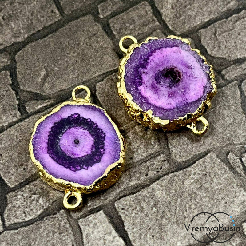 Коннектор из жеоды агата в металле под золото, ок. 20х25 мм, цв. фиолетовый  (1 шт.)