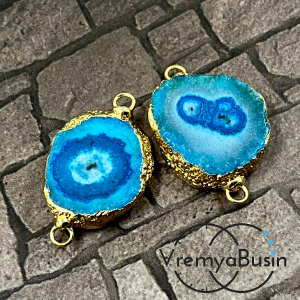 Коннектор из жеоды агата в металле под золото, ок. 20х25 мм, цв. бирюзовый  (1 шт.)