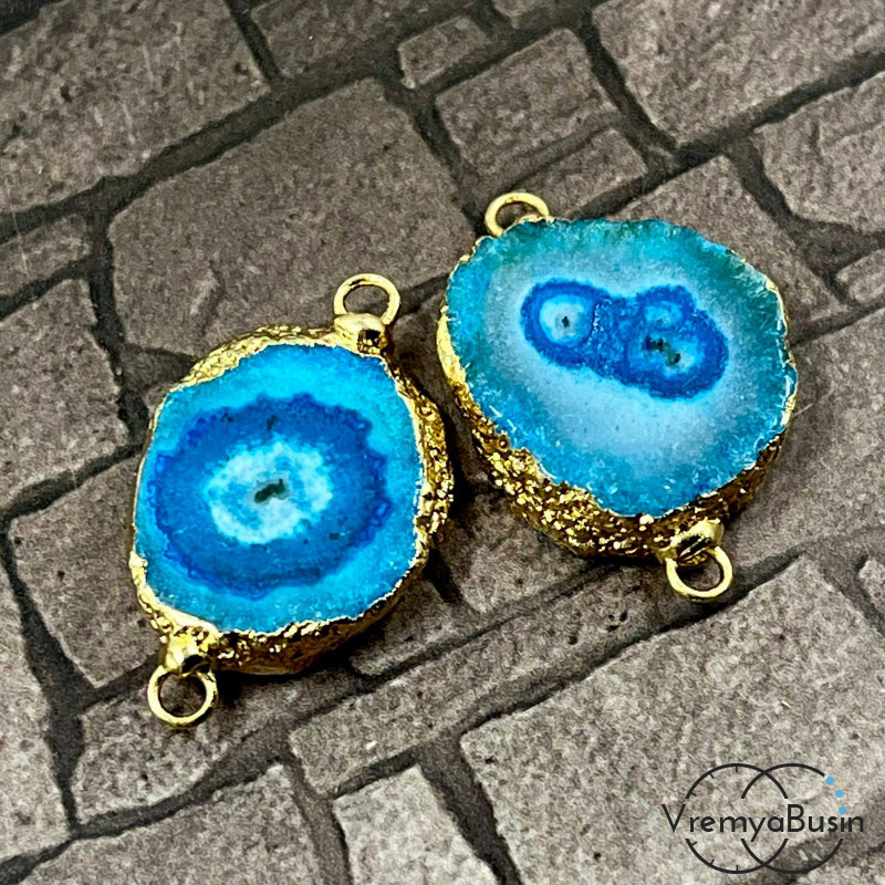 Коннектор из жеоды агата в металле под золото, ок. 20х25 мм, цв. бирюзовый  (1 шт.)