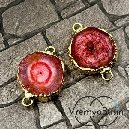 Коннектор из жеоды агата в металле под золото, ок. 20х25 мм, цв. красный (1 шт.)