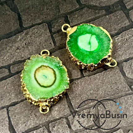 Коннектор из жеоды агата в металле под золото, ок. 20х25 мм, цв. зеленый (1 шт.)