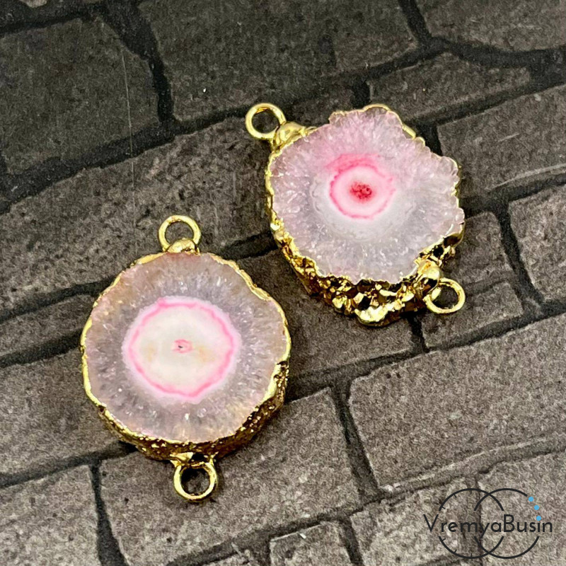 Коннектор из жеоды агата в металле под золото, ок. 20х25 мм, цв. розовый (1 шт.)