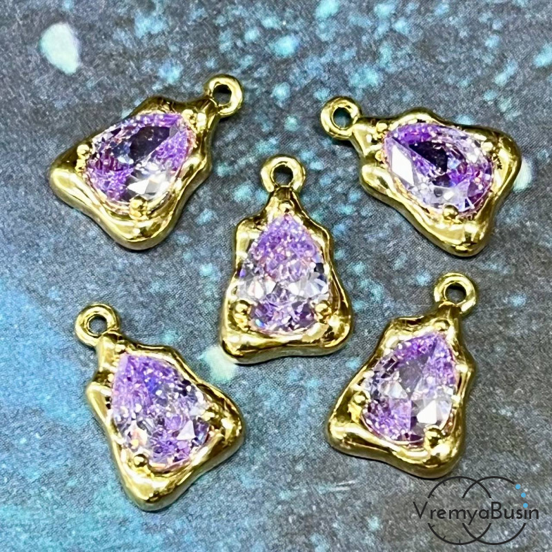 Подвеска с фианитом, капля 14х9 мм, латунь с позолотой, цв. лиловый  (1 шт.)