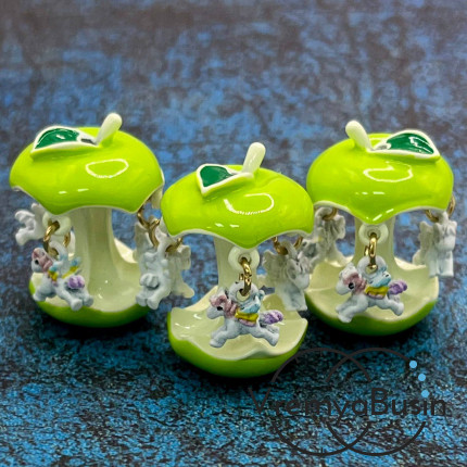 Бусина с эмалью "Яблоко-карусель", ок. 24х17 мм, из латуни с позолотой (1 шт.)